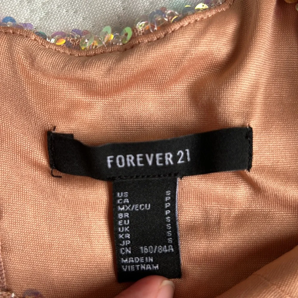 Forever 21 sequin crop top - Picture 3 of 5